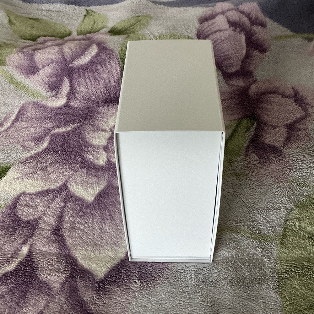 Dior Textured Gift Box - Picture 7 of 12